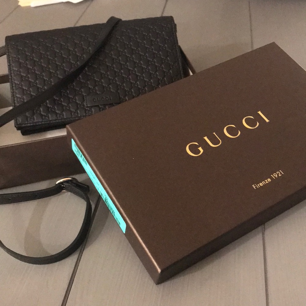Gucci Microguccissima Crossbody Wallet
